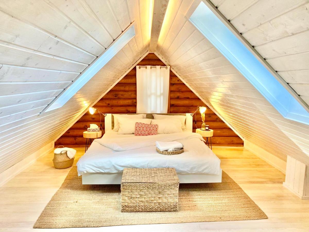 Pine Lodge Hlevci 外观 照片