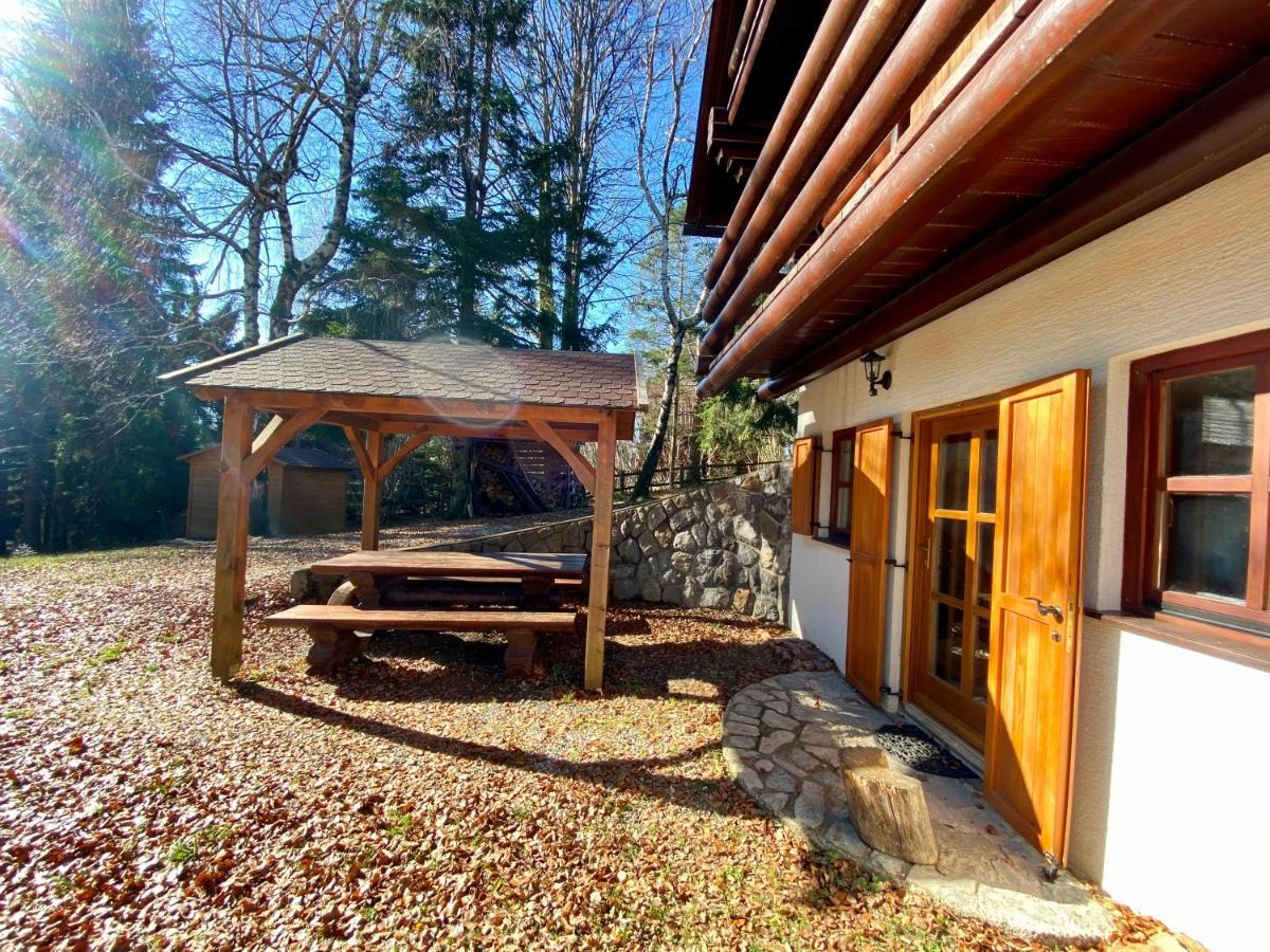 Pine Lodge Hlevci 外观 照片